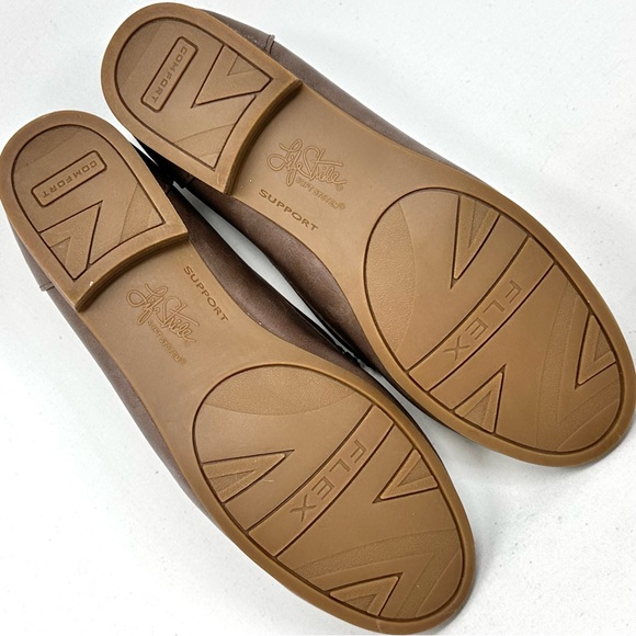 LifeStride Samantha Women's Loafers, Taupe Mushroom - Picture 11 of 14